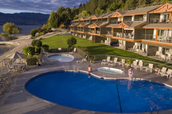 Casa Loma Lakeshore Resort